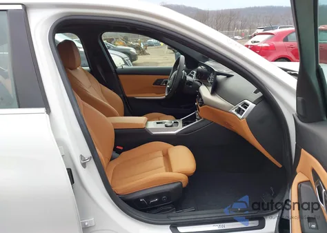 2025 BMW 330I xDrive z USA, uszkodzony, nr VIN 3MW89CW06S8F12689